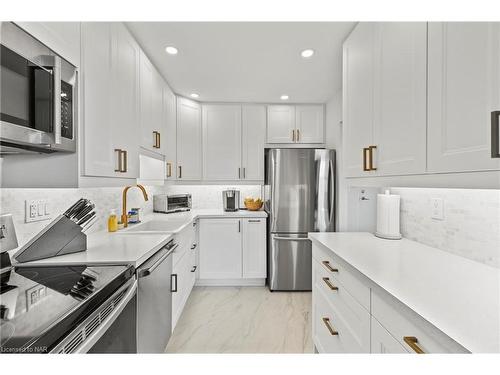 508-365 Geneva Street, St. Catharines, ON - Indoor Photo Showing Kitchen With Upgraded Kitchen