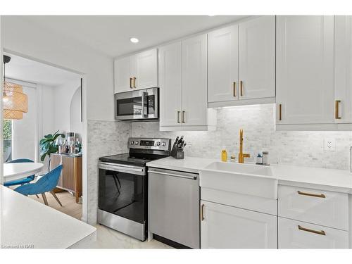 508-365 Geneva Street, St. Catharines, ON - Indoor Photo Showing Kitchen With Upgraded Kitchen