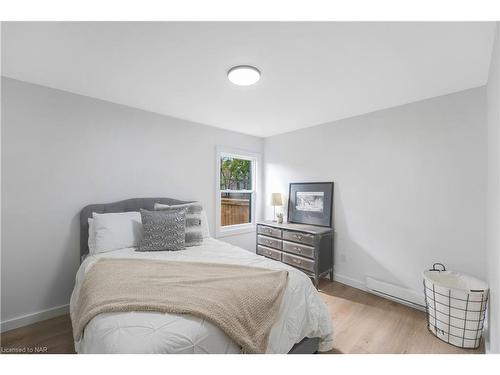 80 Ellen Street, Fort Erie, ON - Indoor Photo Showing Bedroom