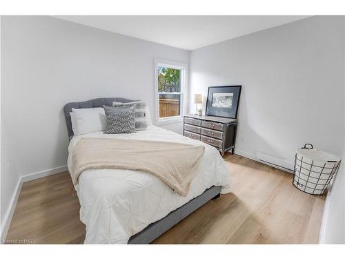 80 Ellen Street, Fort Erie, ON - Indoor Photo Showing Bedroom