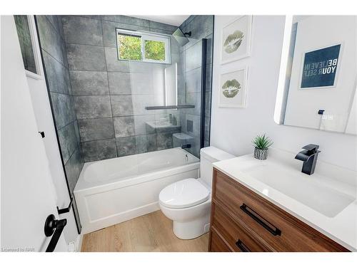 80 Ellen Street, Fort Erie, ON - Indoor Photo Showing Bathroom