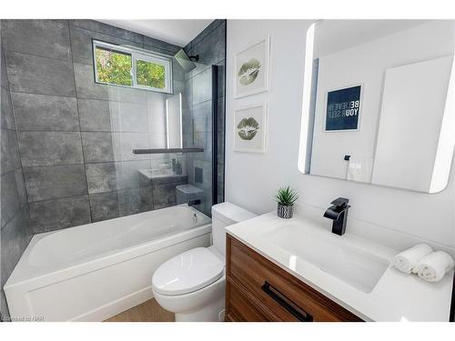 80 Ellen Street, Fort Erie, ON - Indoor Photo Showing Bathroom