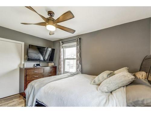 303 Riverside Drive, Welland, ON - Indoor Photo Showing Bedroom