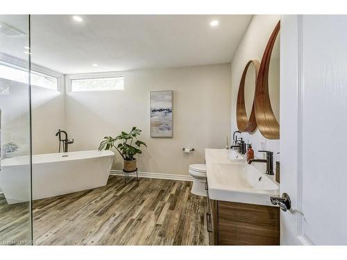 303 Riverside Drive, Welland, ON - Indoor Photo Showing Bathroom