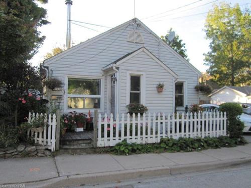 4 Grand Avenue, Grimsby, ON - Outdoor With Facade