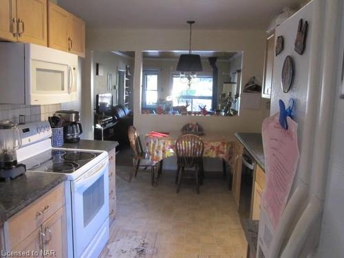 4 Grand Avenue, Grimsby, ON - Indoor Photo Showing Kitchen