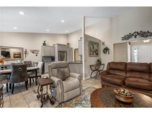 67 Virginia Street, Welland, ON - Indoor Photo Showing Living Room