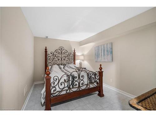 67 Virginia Street, Welland, ON - Indoor Photo Showing Bedroom