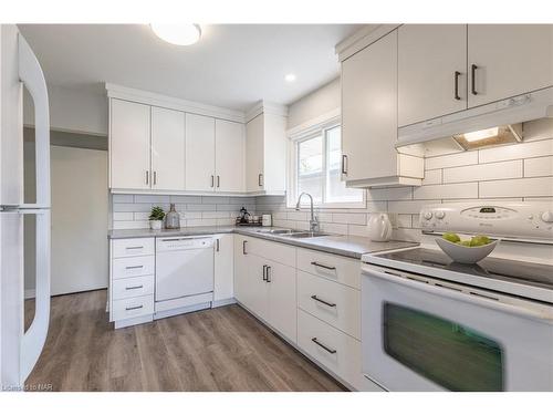 37 Larchwood Drive, St. Catharines, ON - Indoor Photo Showing Kitchen With Double Sink