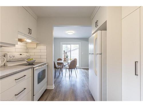 37 Larchwood Drive, St. Catharines, ON - Indoor Photo Showing Kitchen