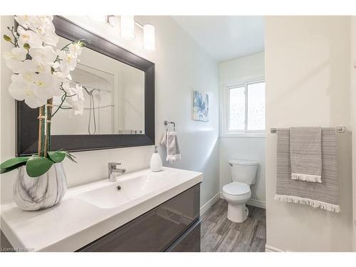 37 Larchwood Drive, St. Catharines, ON - Indoor Photo Showing Bathroom