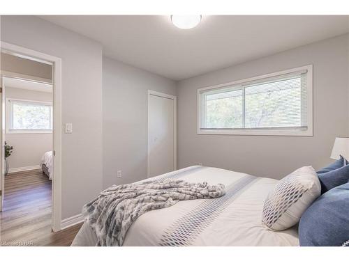 37 Larchwood Drive, St. Catharines, ON - Indoor Photo Showing Bedroom