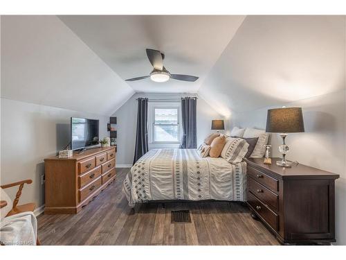 5 Huron Street, St. Catharines, ON - Indoor Photo Showing Bedroom