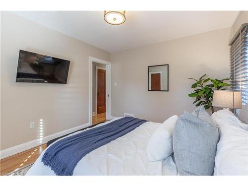 5 Huron Street, St. Catharines, ON - Indoor Photo Showing Bedroom