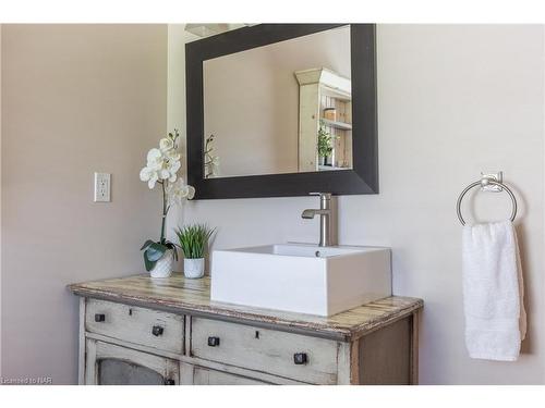 5 Huron Street, St. Catharines, ON - Indoor Photo Showing Bathroom