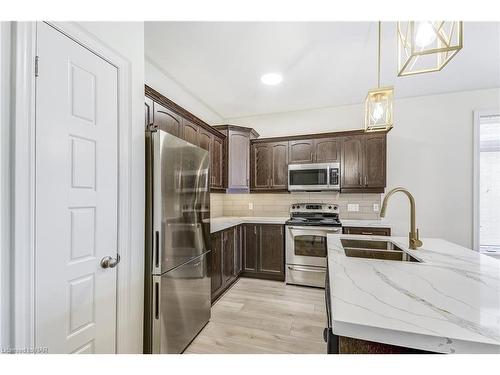 5-3395 River Trail, Stevensville, ON - Indoor Photo Showing Kitchen With Double Sink With Upgraded Kitchen