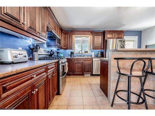 8 Hillcrest Road, Port Colborne, ON - Indoor Photo Showing Kitchen