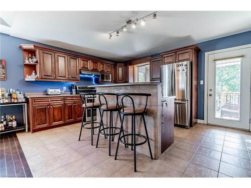 8 Hillcrest Road, Port Colborne, ON - Indoor Photo Showing Kitchen