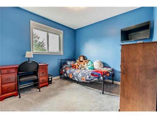 8 Hillcrest Road, Port Colborne, ON - Indoor Photo Showing Bedroom