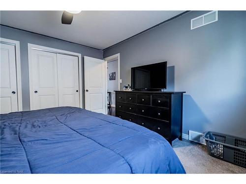 8 Hillcrest Road, Port Colborne, ON - Indoor Photo Showing Bedroom