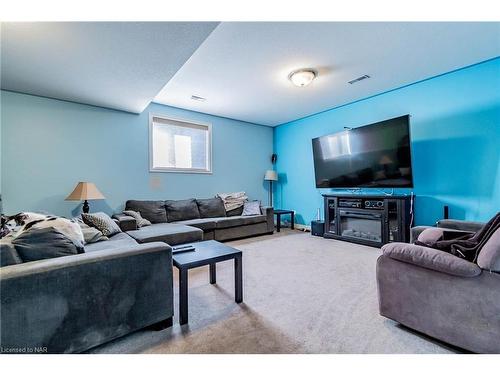 8 Hillcrest Road, Port Colborne, ON - Indoor Photo Showing Living Room