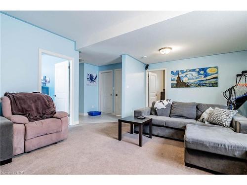 8 Hillcrest Road, Port Colborne, ON - Indoor Photo Showing Living Room