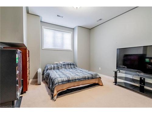 8 Hillcrest Road, Port Colborne, ON - Indoor Photo Showing Bedroom