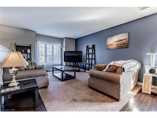 8 Hillcrest Road, Port Colborne, ON - Indoor Photo Showing Living Room