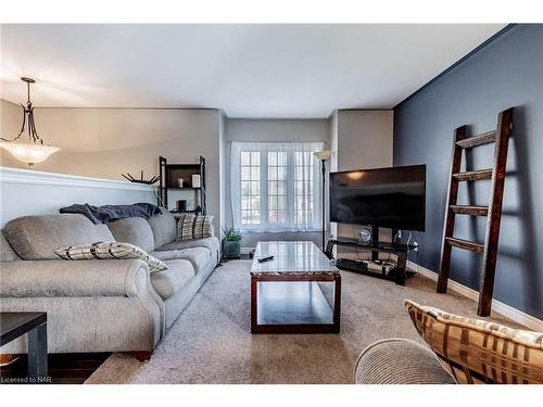 8 Hillcrest Road, Port Colborne, ON - Indoor Photo Showing Living Room