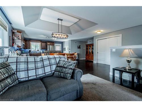 8 Hillcrest Road, Port Colborne, ON - Indoor Photo Showing Living Room