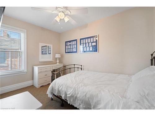 269 Sugarloaf Street, Port Colborne, ON - Indoor Photo Showing Bedroom