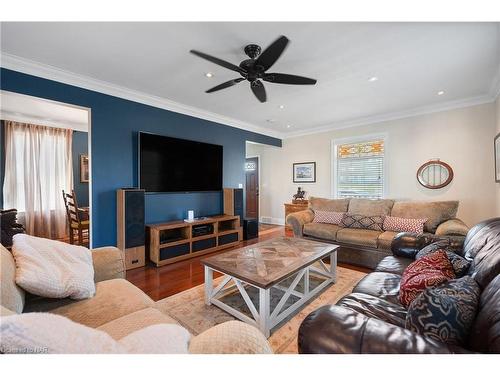 269 Sugarloaf Street, Port Colborne, ON - Indoor Photo Showing Living Room