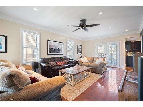 269 Sugarloaf Street, Port Colborne, ON - Indoor Photo Showing Living Room