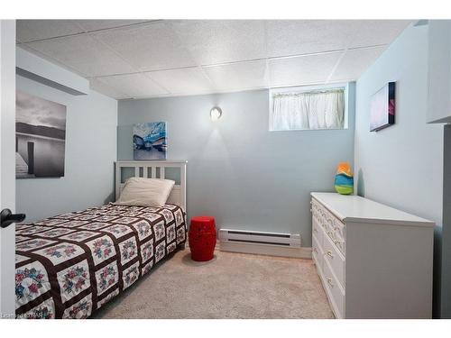 269 Sugarloaf Street, Port Colborne, ON - Indoor Photo Showing Bedroom