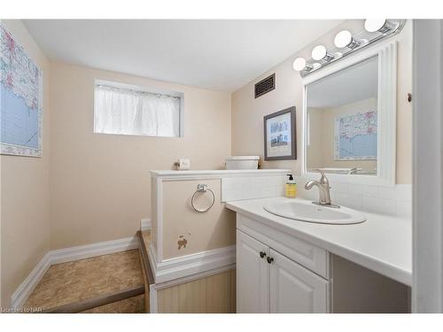 269 Sugarloaf Street, Port Colborne, ON - Indoor Photo Showing Bathroom