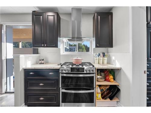 511 Woodlawn Road, Welland, ON - Indoor Photo Showing Kitchen