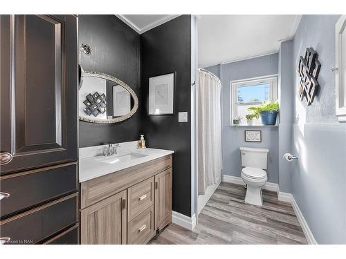 511 Woodlawn Road, Welland, ON - Indoor Photo Showing Bathroom