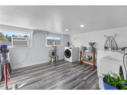 511 Woodlawn Road, Welland, ON - Indoor Photo Showing Laundry Room