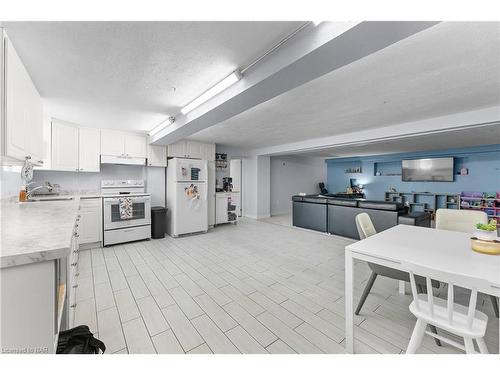 511 Woodlawn Road, Welland, ON - Indoor Photo Showing Kitchen