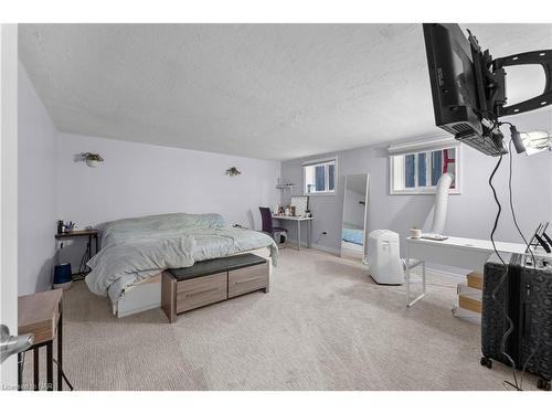 511 Woodlawn Road, Welland, ON - Indoor Photo Showing Bedroom