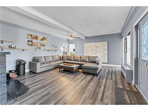 511 Woodlawn Road, Welland, ON - Indoor Photo Showing Living Room