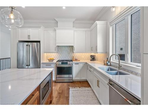 7 Fedorkow Lane, Niagara-On-The-Lake, ON - Indoor Photo Showing Kitchen With Stainless Steel Kitchen With Double Sink With Upgraded Kitchen