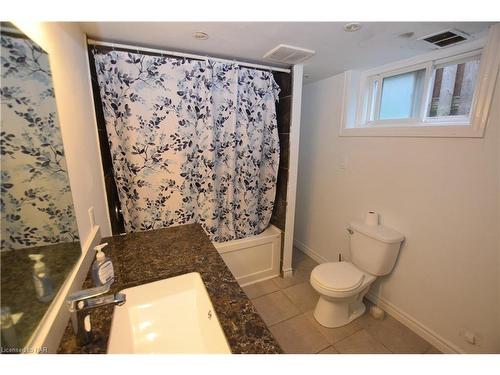 Lower-144 Wellington Street, Welland, ON - Indoor Photo Showing Bathroom