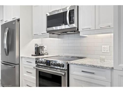 1-99 South Drive, St. Catharines, ON - Indoor Photo Showing Kitchen With Upgraded Kitchen