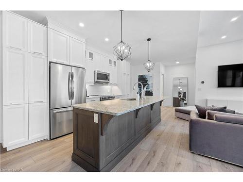 1-99 South Drive, St. Catharines, ON - Indoor Photo Showing Kitchen With Upgraded Kitchen