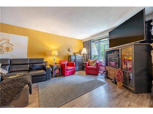 491 Bunting Road, St. Catharines, ON - Indoor Photo Showing Living Room