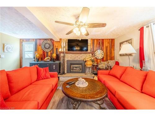 491 Bunting Road, St. Catharines, ON - Indoor Photo Showing Living Room With Fireplace