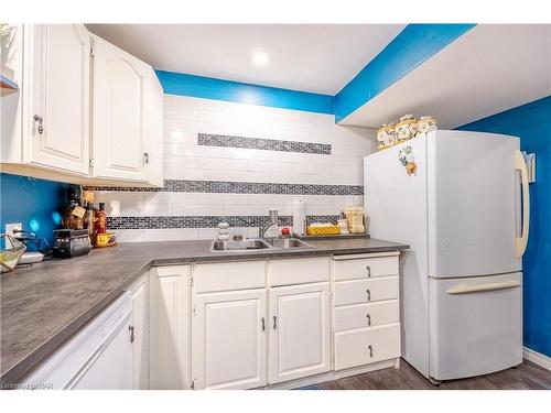 491 Bunting Road, St. Catharines, ON - Indoor Photo Showing Kitchen With Double Sink