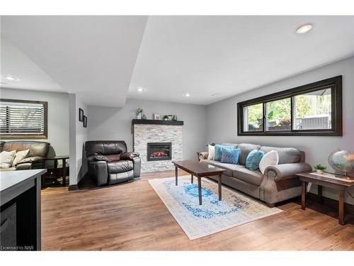 3838 Summit Avenue, Ridgeway, ON - Indoor Photo Showing Living Room With Fireplace