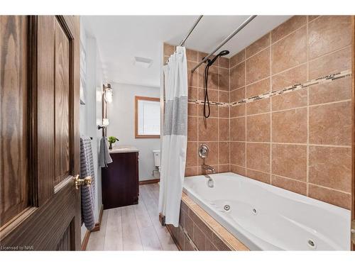 3838 Summit Avenue, Ridgeway, ON - Indoor Photo Showing Bathroom